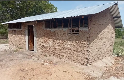The Regen-360 lab building at the farm